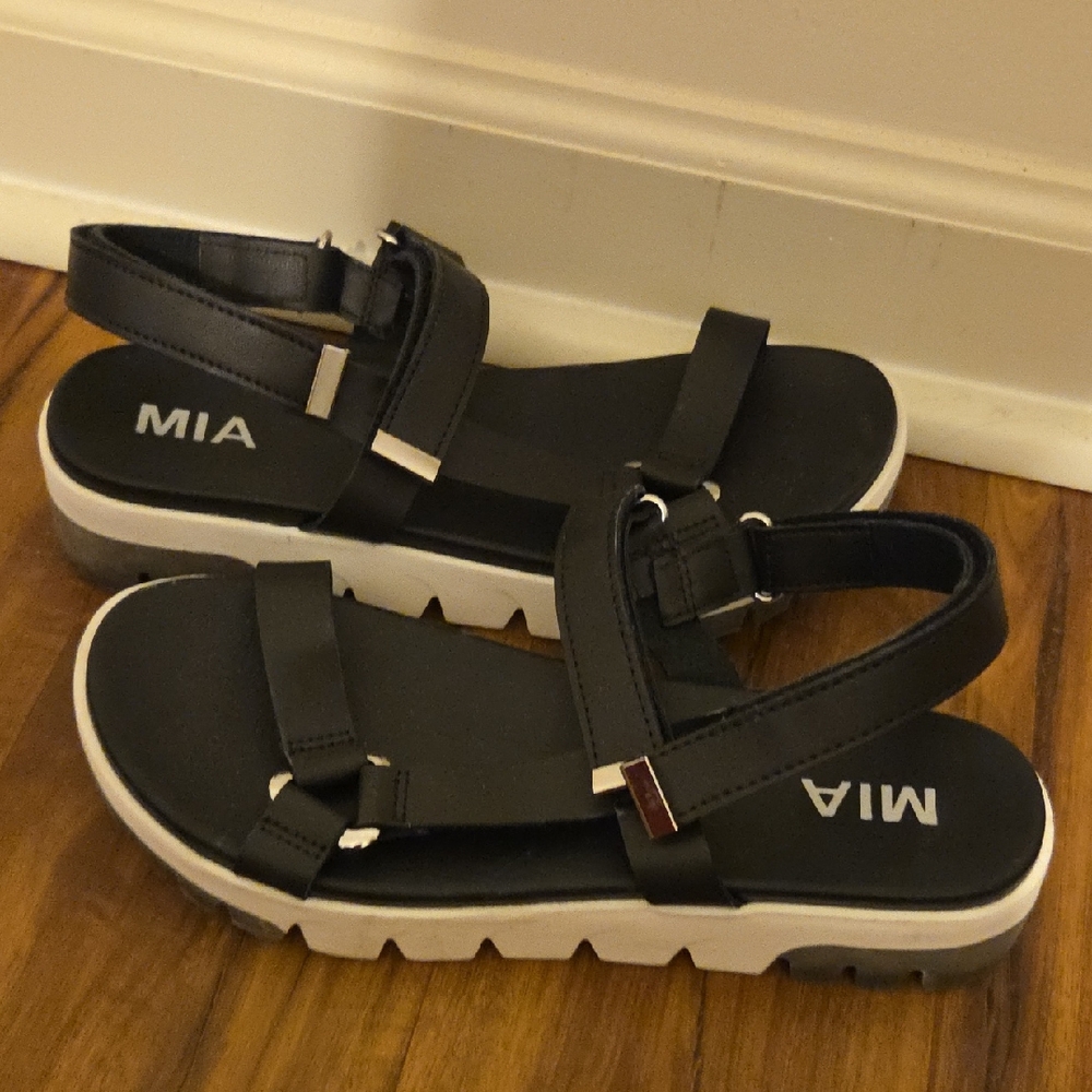 MIA Dual-Tone Black and White Sandals